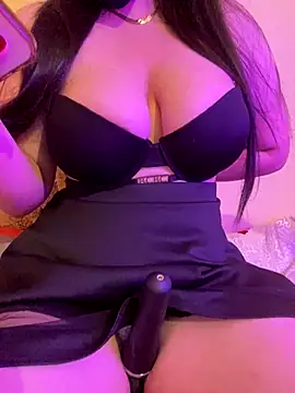 Cameelia online show from 11.05.25