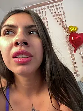 Snapshot of Argentiiniita chatting on 02.12.25 Argentiiniita online show from 02.12.25