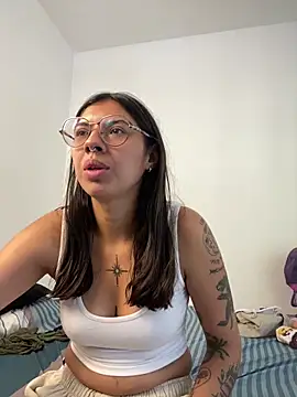 Snapshot of Argentiiniita chatting on 03.19.25 Argentiiniita online show from 03.19.25