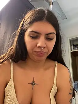 Snapshot of Argentiiniita chatting on 10.10.25 Argentiiniita online show from 10.10.25