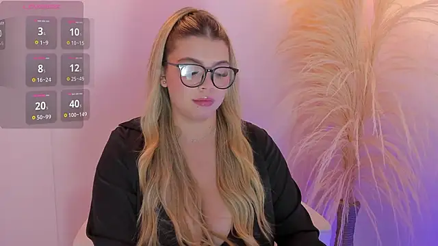 thaliafox  online show from 02.06.26