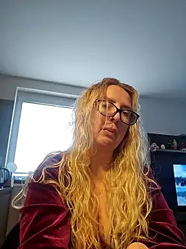 Snapshot of MariaRichi_ chatting on 02.25.25 MariaRichi  online show from 02.25.25