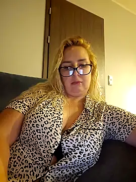 Snapshot of MariaRichi_ chatting on 03.16.25 MariaRichi  online show from 03.16.25