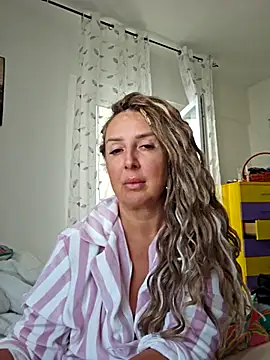 Snapshot of MariaRichi_ chatting on 09.29.25 MariaRichi  online show from 09.29.25