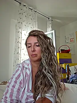 Snapshot of MariaRichi_ chatting on 10.01.25 MariaRichi  online show from 10.01.25