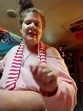 Snapshot of Fantasymaid80 chatting on 12.30.24 Fantasymaid80 online show from 12.30.24