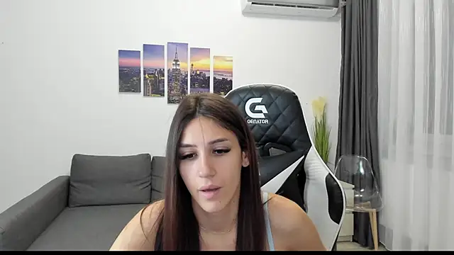 Kimi Ivy online show from 10.16.25