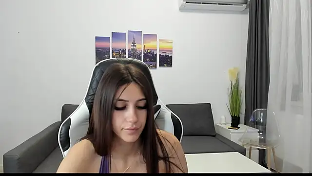 Kimi Ivy online show from 10.19.25