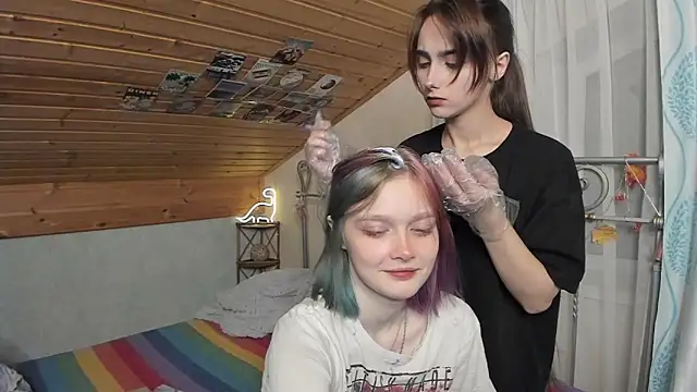 Snapshot of SilverDream chatting on 12.14.24 SilverDream online show from 12.14.24