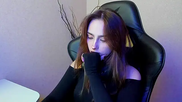 Snapshot of SilverDream chatting on 01.09.25 SilverDream online show from 01.09.25