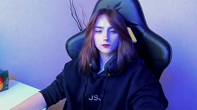 Snapshot of SilverDream chatting on 01.13.25 SilverDream online show from 01.13.25