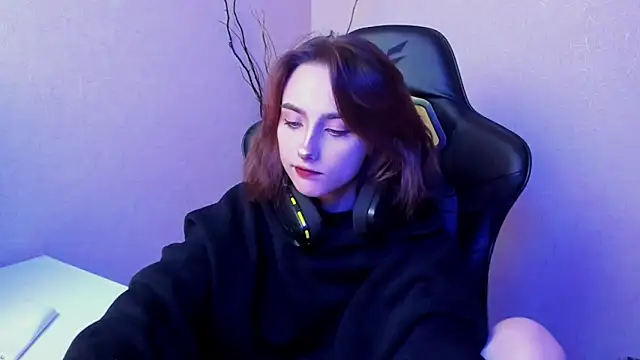 Snapshot of SilverDream chatting on 01.15.25 SilverDream online show from 01.15.25