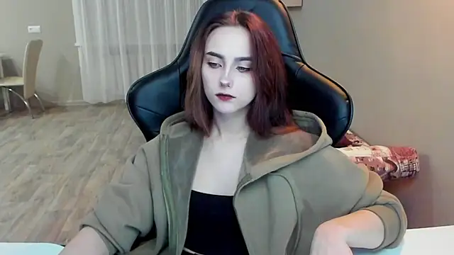 Snapshot of SilverDream chatting on 02.05.25 SilverDream online show from 02.05.25