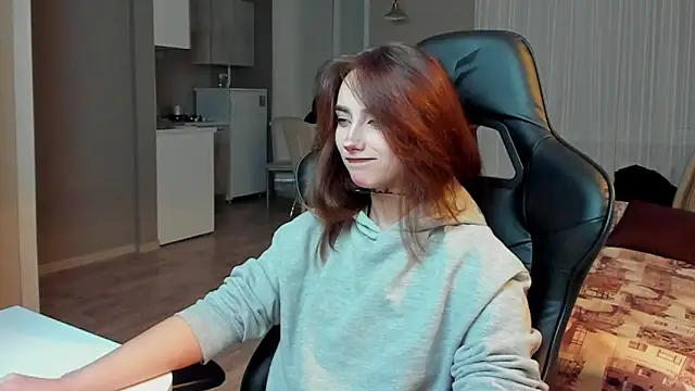 Snapshot of SilverDream chatting on 02.12.25 SilverDream online show from 02.12.25