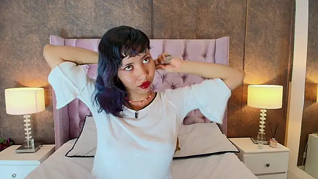 Snapshot of Akane_Uwu chatting on 02.13.25 Akane Uwu online show from 02.13.25