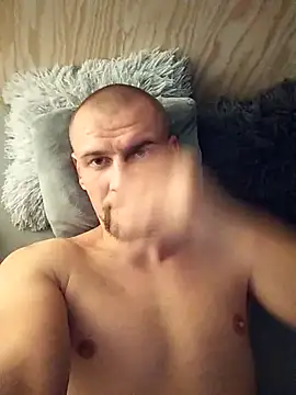 Snapshot of Regularfucker28 chatting on 09.13.25 Regularfucker28 online show from 09.13.25