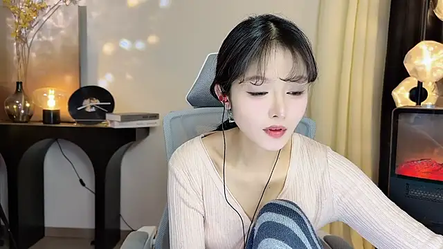 xiaodaibabyy online show from 02.04.25