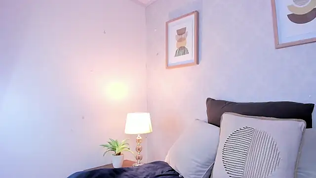 Caroline dh online show from 12.17.25