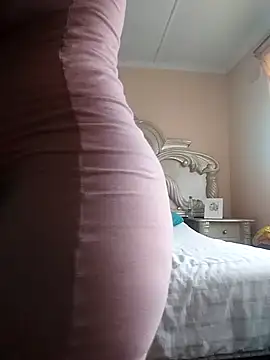 Snapshot of Feathergal69_ chatting on 09.20.25 Feathergal69 online show from 09.20.25