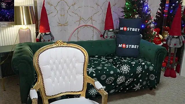 Snapshot of Julia__Star_ chatting on 12.23.24 Julia  Star  online show from 12.23.24