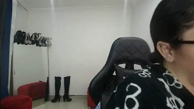 Snapshot of Madame_Shein_ chatting on 02.14.25 Madame Shein online show from 02.14.25