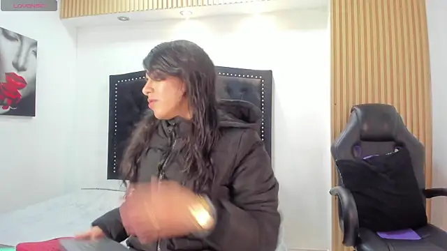 Snapshot of Melodi_Roux chatting on 04.17.26 Melodi Roux online show from 04.17.26