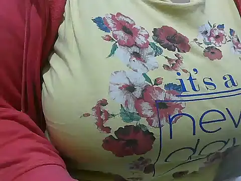 Snapshot of Queen_of_boobs01 chatting on 12.29.24 Queen of boobs01 online show from 12.29.24