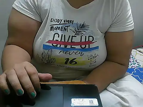 Snapshot of Queen_of_boobs01 chatting on 01.15.25 Queen of boobs01 online show from 01.15.25