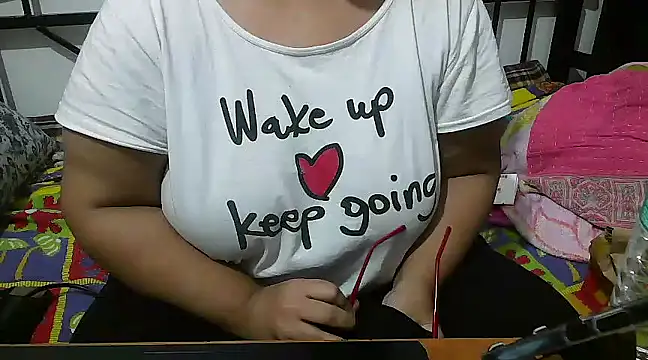 Snapshot of Queen_of_boobs01 chatting on 01.28.25 Queen of boobs01 online show from 01.28.25