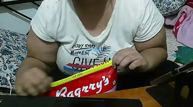 Snapshot of Queen_of_boobs01 chatting on 02.01.25 Queen of boobs01 online show from 02.01.25