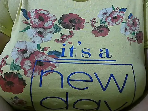 Snapshot of Queen_of_boobs01 chatting on 02.14.25 Queen of boobs01 online show from 02.14.25