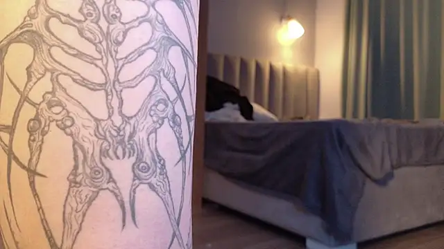 Yuriko May online show from 09.11.25