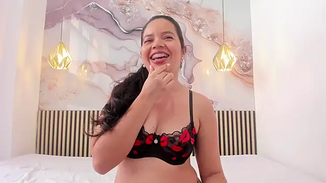 Snapshot of EvelynSweet1 chatting on 11.25.25 EvelynSweet1 online show from 11.25.25