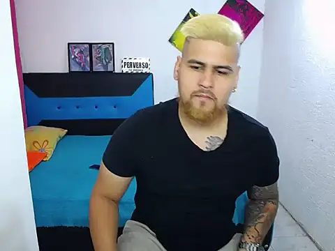 Snapshot of pitbullveryhot chatting on 12.02.24 pitbullveryhot online show from 12.02.24