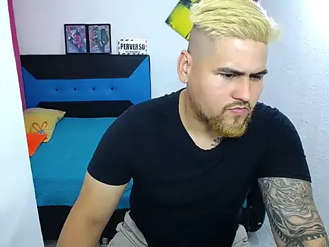 Snapshot of pitbullveryhot chatting on 12.02.24 pitbullveryhot online show from 12.02.24