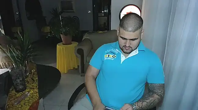 Snapshot of pitbullveryhot chatting on 02.12.25 pitbullveryhot online show from 02.12.25