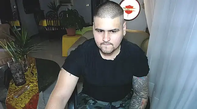 Snapshot of pitbullveryhot chatting on 02.13.25 pitbullveryhot online show from 02.13.25