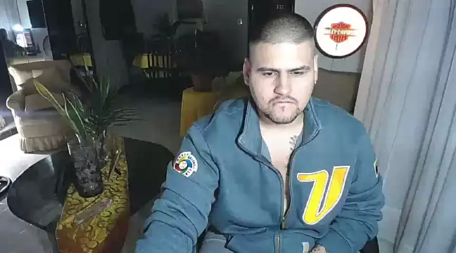 Snapshot of pitbullveryhot chatting on 02.13.25 pitbullveryhot online show from 02.13.25