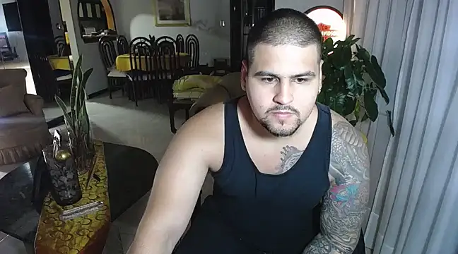 Snapshot of pitbullveryhot chatting on 02.18.25 pitbullveryhot online show from 02.18.25