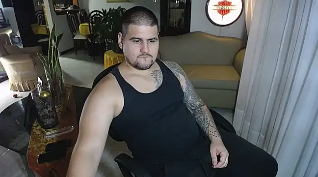 Snapshot of pitbullveryhot chatting on 02.18.25 pitbullveryhot online show from 02.18.25