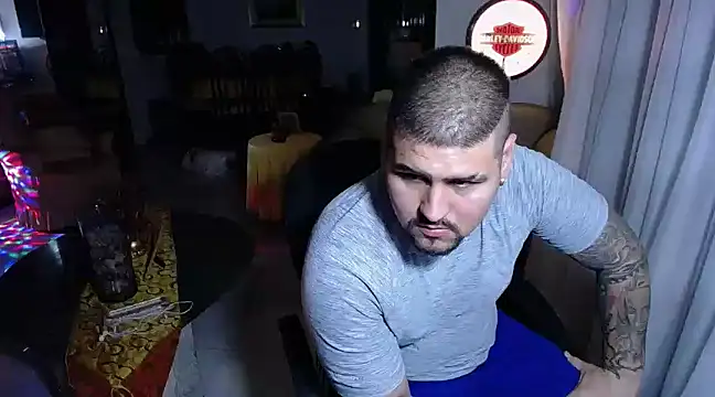 Snapshot of pitbullveryhot chatting on 02.26.25 pitbullveryhot online show from 02.26.25