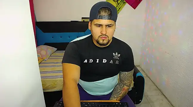 Snapshot of pitbullveryhot chatting on 03.19.25 pitbullveryhot online show from 03.19.25