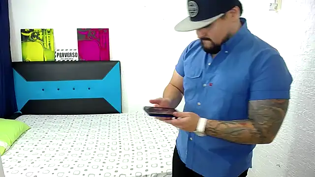 Snapshot of pitbullveryhot chatting on 10.04.25 pitbullveryhot online show from 10.04.25