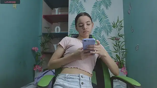 Mia-kalinfa online show from 12.30.24