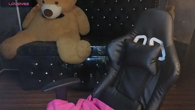 Kitty fox b online show from 10.29.25