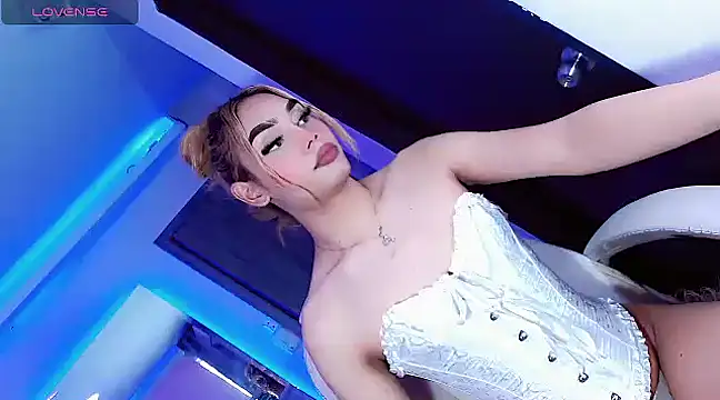 Hallyhott online show from 12.17.24