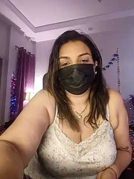 Snapshot of Archi-07 chatting on 11.22.25 Archi-07 online show from 11.22.25