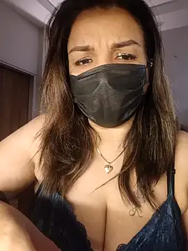 Snapshot of Archi-07 chatting on 11.30.25 Archi-07 online show from 11.30.25