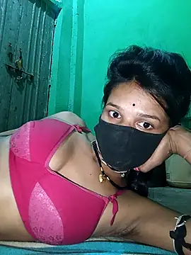 Snapshot of Hoty_girl_143 chatting on 10.28.25 Hoty girl 143 online show from 10.28.25