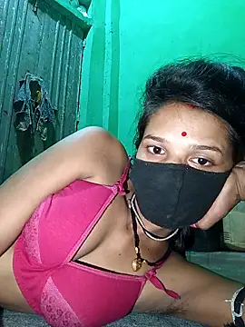 Snapshot of Hoty_girl_143 chatting on 10.29.25 Hoty girl 143 online show from 10.29.25